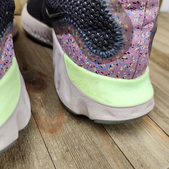 Nike Women's Gray and Pink Running Shoes - Picture 8 of 10